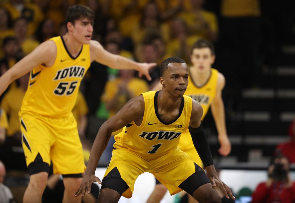 Iowa Hawkeyes guard Maishe Dailey (1) against the Wisconsin Badgers Friday, November 30, 2018 at Carver-Hawkeye Arena. (Brian Ray/hawkeyesports.com)