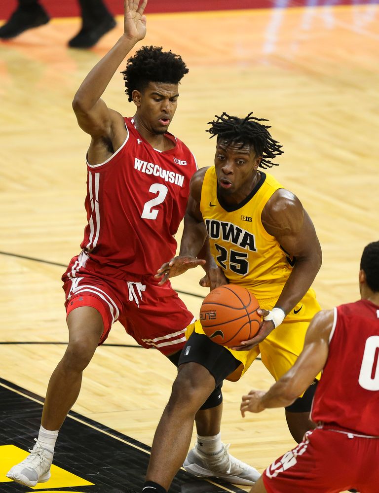 Iowa Hawkeyes forward Tyler Cook (25) drives to the basket against Wisconsin on November 30, 2018 at Carver-Hawkeye Arena. (Tork Mason/hawkeyesports.com)