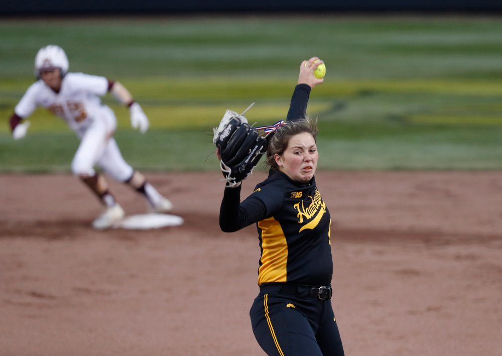 Iowa Hawkeyes starting pitcher/relief pitcher Lauren Shaw (8) against the Minnesota Golden Gophers Friday, April 13, 2018 at Bob Pearl Field. (Brian Ray/hawkeyesports.com)