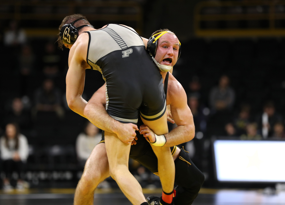 Iowa's Alex Marinelli wrestles Purdue's Cole Wysocki at 165 pounds Saturday, November 24, 2018 at Carver-Hawkeye Arena. (Brian Ray/hawkeyesports.com)