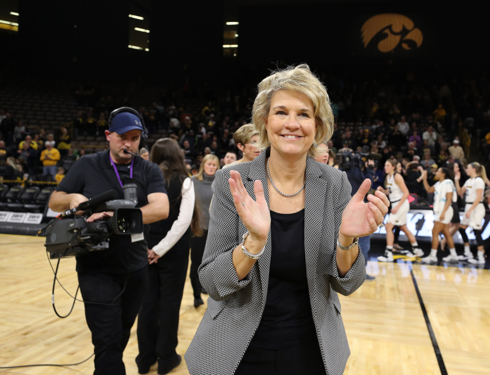 Iowa Hawkeyes head coach Lisa Bluder against the Wisconsin Badgers Monday, January 7, 2019 at Carver-Hawkeye Arena. (Brian Ray/hawkeyesports.com)
