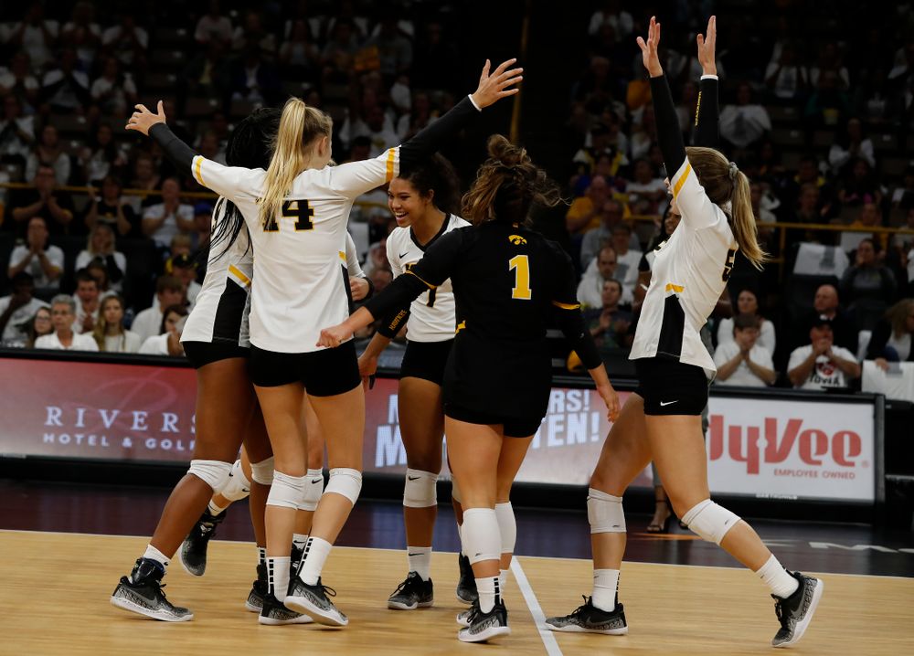 Iowa Hawkeyes setter Gabrielle Orr (7) against the Michigan State Spartans Friday, September 21, 2018 at Carver-Hawkeye Arena. (Brian Ray/hawkeyesports.com)