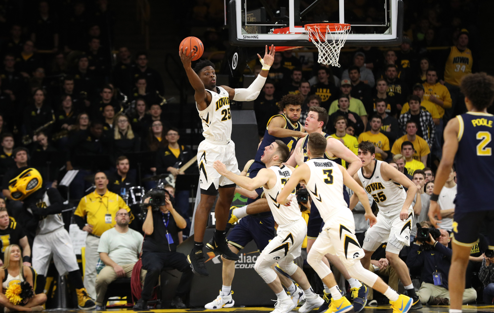 Iowa Hawkeyes forward Tyler Cook (25) against the Michigan Wolverines Friday, February 1, 2019 at Carver-Hawkeye Arena. (Brian Ray/hawkeyesports.com)