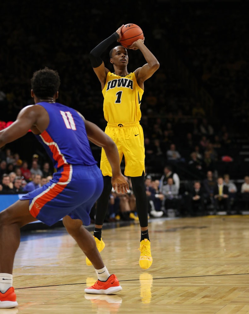 Iowa Hawkeyes guard Maishe Dailey (1) against the Savannah State Tigers Saturday, December 22, 2018 at Carver-Hawkeye Arena. (Brian Ray/hawkeyesports.com)