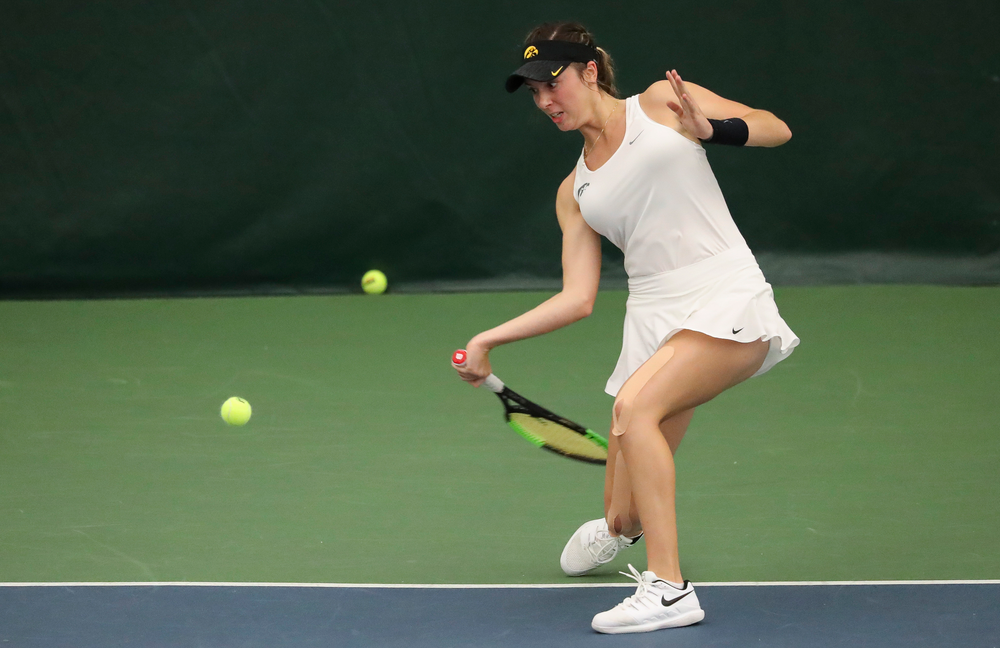 Samantha Mannix returns a shot in a doubles match during the second day of the ITA Central Regional Championships at the Hawkeye Tennis and Recreation Complex on October 13, 2018. (Tork Mason/hawkeyesports.com)