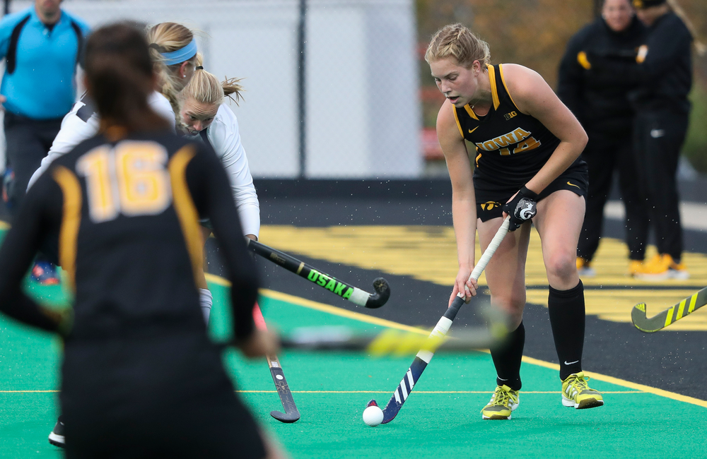 Iowa Hawkeyes defender Lokke Stribos (14) passes the ball during a game against No. 6 Penn State at Grant Field on October 12, 2018. (Tork Mason/hawkeyesports.com)