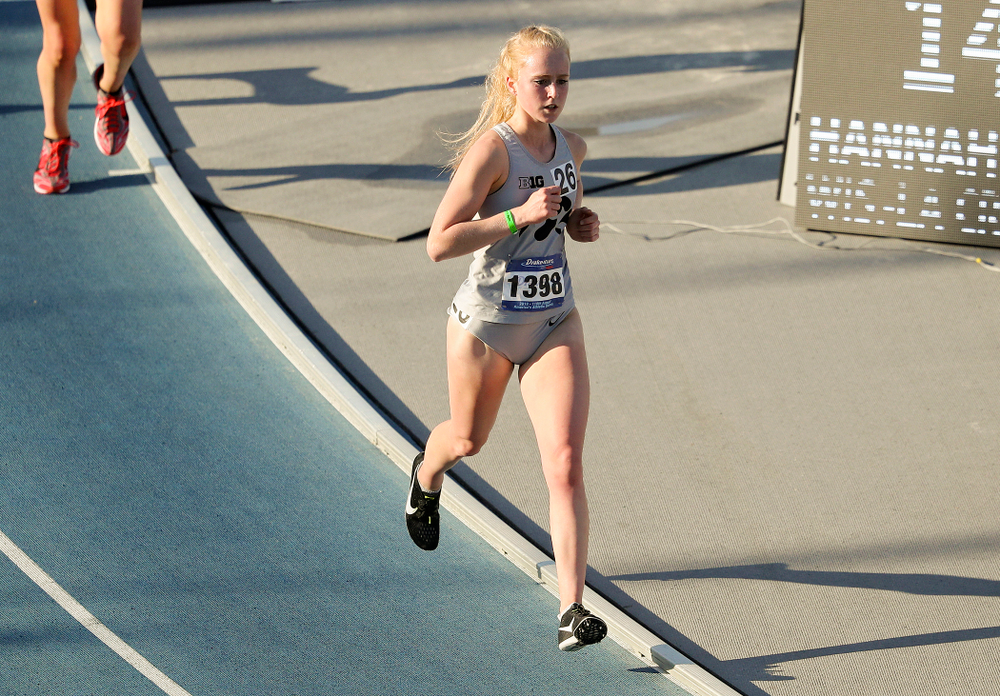 Iowa's Kylie Latham runs the women's 10,000 meter event during the first day of the Drake Relays at Drake Stadium in Des Moines on Thursday, Apr. 25, 2019. (Stephen Mally/hawkeyesports.com)