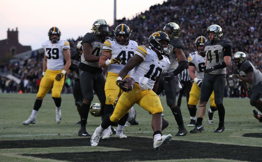 Iowa Hawkeyes running back Mekhi Sargent (10) against the Purdue Boilermakers Saturday, November 3, 2018 Ross Ade Stadium in West Lafayette, Ind. (Brian Ray/hawkeyesports.com)