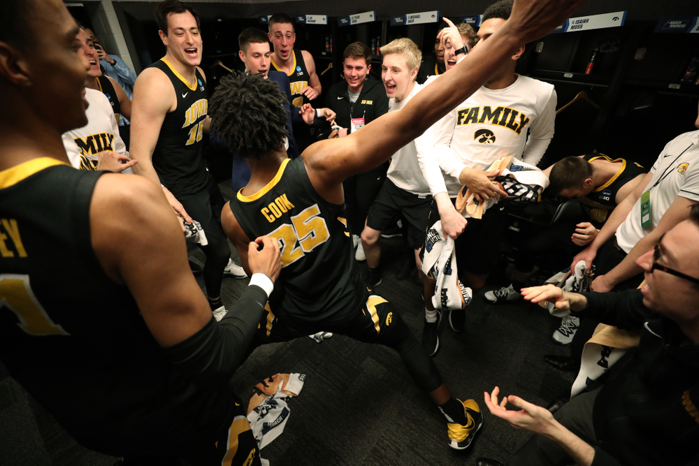 Iowa Hawkeyes forward Tyler Cook (25) against the Cincinnati Bearcats in the first round of the 2019 NCAA Men's Basketball Tournament Friday, March 22, 2019 at Nationwide Arena in Columbus, Ohio. (Brian Ray/hawkeyesports.com)