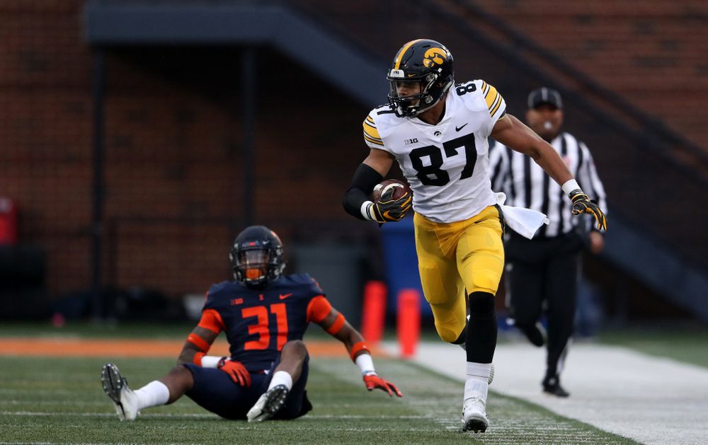 Iowa Hawkeyes tight end Noah Fant (87) against the Illinois Fighting Illini Saturday, November 17, 2018 at Memorial Stadium in Champaign, Ill. (Brian Ray/hawkeyesports.com)