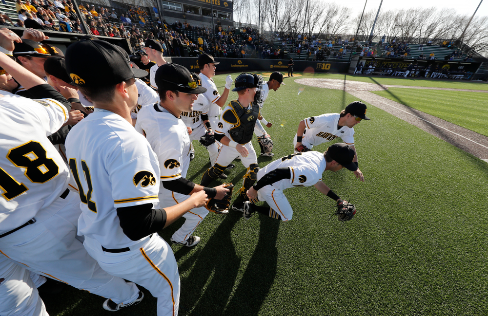 The Iowa Hawkeyes against the Michigan Wolverines Friday, April 27, 2018 at Duane Banks Field in Iowa City. (Brian Ray/hawkeyesports.com)
