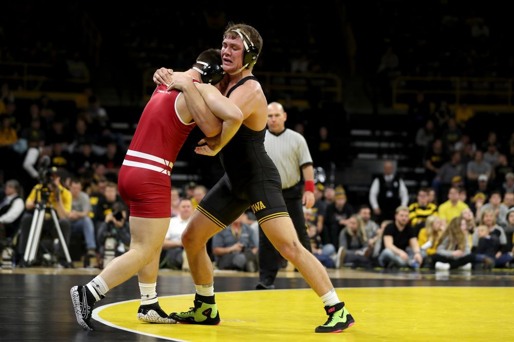 IowaÕs Jacob Warner wrestles WisconsinÕs Taylor Watkins at 197 pounds Sunday, December 1, 2019 at Carver-Hawkeye Arena. Warner won the match 5-2. (Brian Ray/hawkeyesports.com)