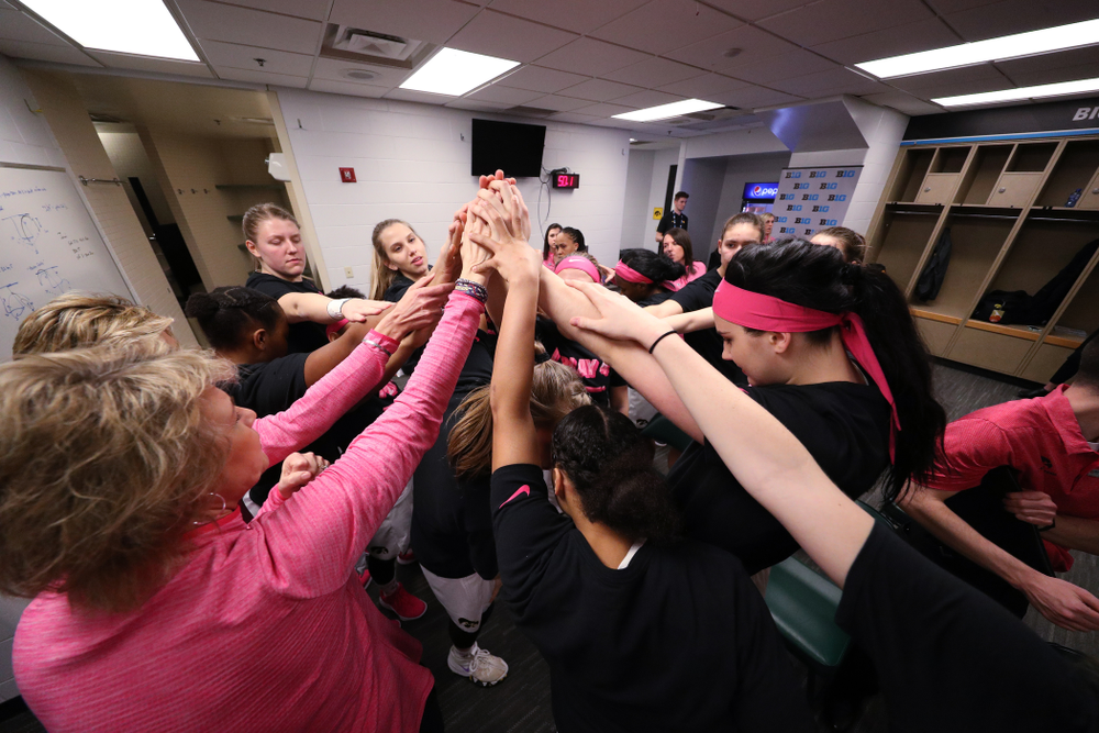 The Iowa Hawkeyes against the Rutgers Scarlet Knights in the semi-finals of the Big Ten Tournament Saturday, March 9, 2019 at Bankers Life Fieldhouse in Indianapolis, Ind. (Brian Ray/hawkeyesports.com)