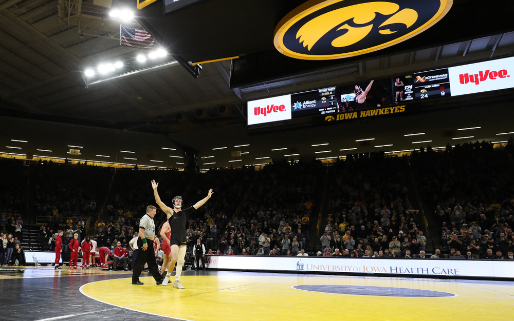 Iowa's Mitch Bowman wrestles Indiana's Jacob Covaciu at 174 pounds Friday, February 15, 2019 at Carver-Hawkeye Arena. (Brian Ray/hawkeyesports.com)