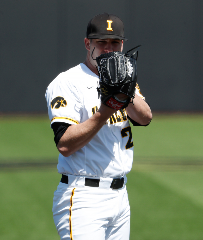 Iowa Hawkeyes pitcher Nick Allgeyer (24) against the Ohio State Buckeyes Saturday, April 7, 2018 at Duane Banks Field. (Brian Ray/hawkeyesports.com)