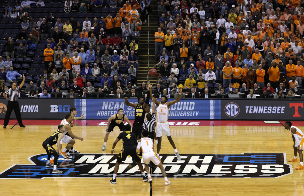 Iowa Hawkeyes forward Tyler Cook (25) against the Tennessee Volunteers in the second round of the 2019 NCAA Men's Basketball Tournament Sunday, March 24, 2019 at Nationwide Arena in Columbus, Ohio. (Brian Ray/hawkeyesports.com)