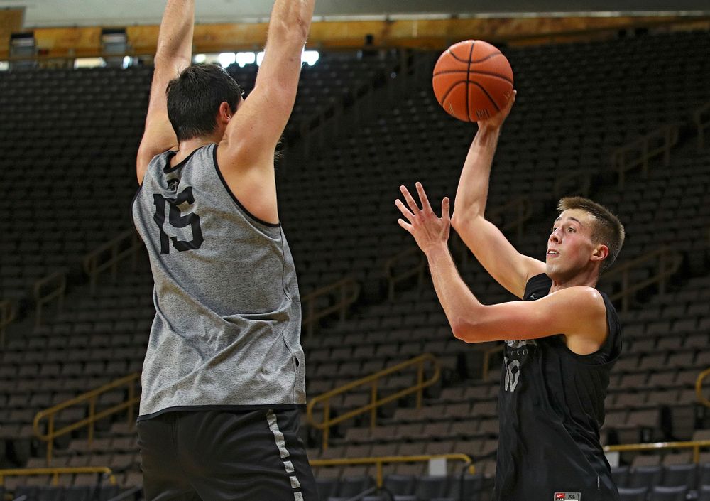 Iowa Hawkeyes guard Joe Wieskamp (10) looks to pass around forward Ryan Kriener (15) during practice at Carver-Hawkeye Arena in Iowa City on Monday, Sep 30, 2019. (Stephen Mally/hawkeyesports.com)