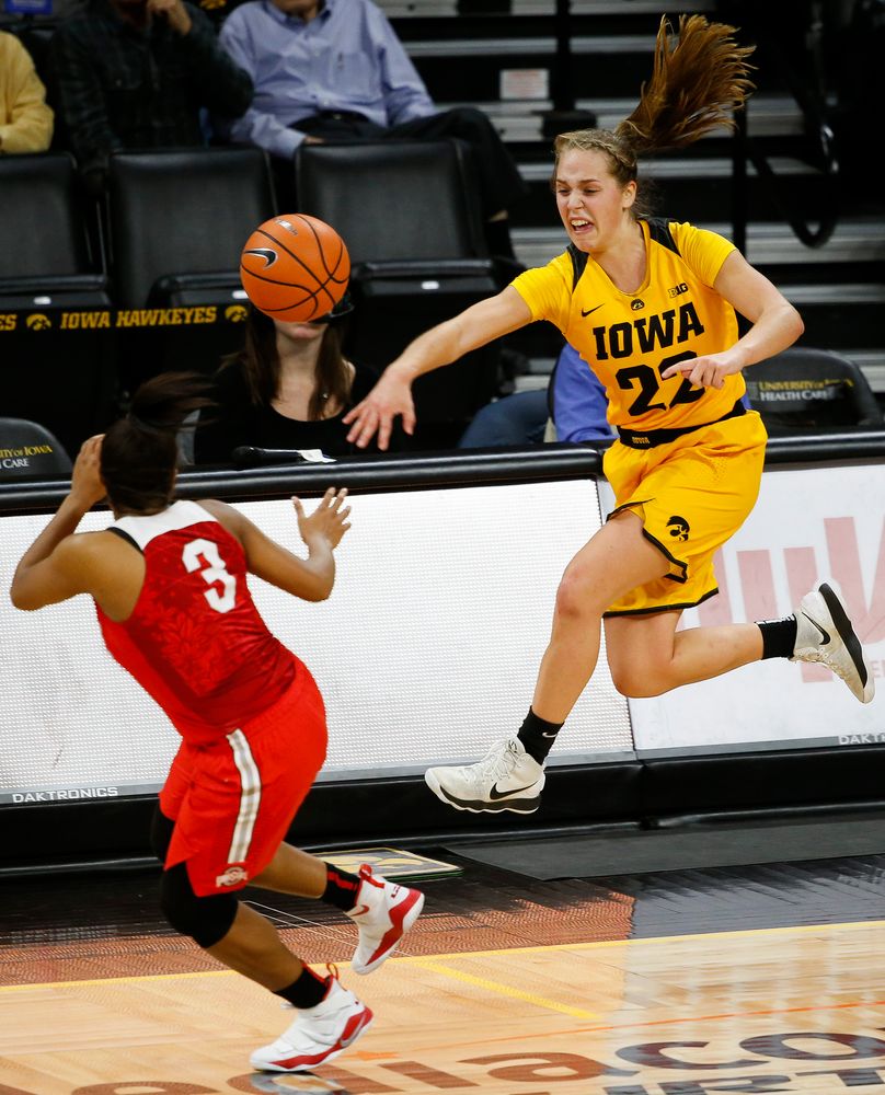 Iowa Hawkeyes guard Kathleen Doyle (22) tries to save a loose ball during a game against the Ohio State Buckeyes at Carver-Hawkeye Arena on January 25, 2018. (Tork Mason/hawkeyesports.com)