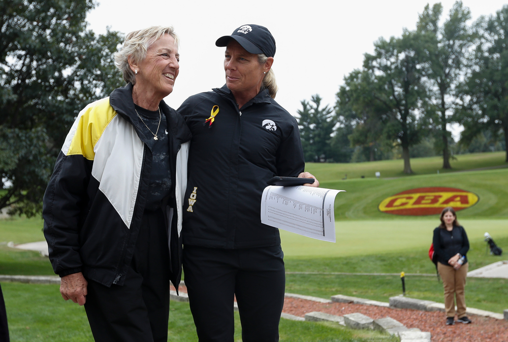 Iowa women's golf head coach Megan Menzel thanks former head coach Diane Thomason during a post-round awards ceremony after the final round of the Diane Thomason Invitational at Finkbine Golf Course on September 30, 2018. (Tork Mason/hawkeyesports.com)