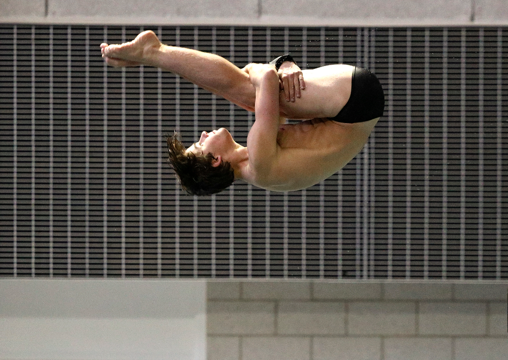 Iowa’s Michael Huebner competes in the men’s 3-meter diving event during their meet against Michigan State and Northern Iowa at the Campus Recreation and Wellness Center in Iowa City on Friday, Oct 4, 2019. (Stephen Mally/hawkeyesports.com)