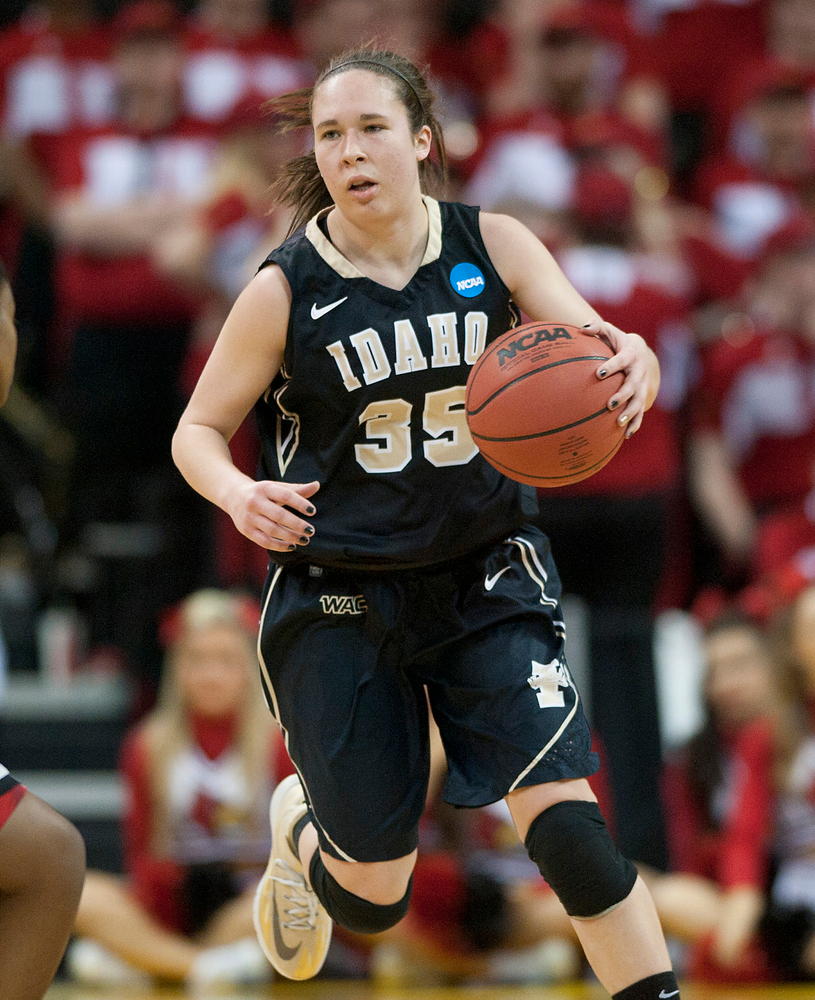 Women S Basketball Vs Louisville Ncaa Tournament University
