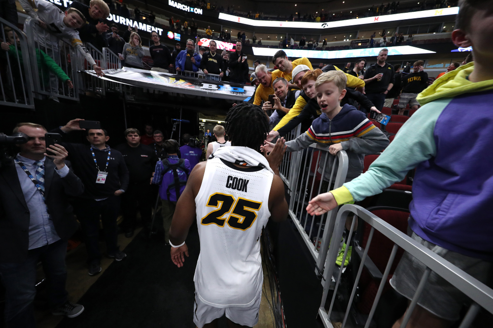 Iowa Hawkeyes forward Tyler Cook (25) against the Illinois Fighting Illini in the 2019 Big Ten Men's Basketball Tournament Thursday, March 14, 2019 at the United Center in Chicago. (Brian Ray/hawkeyesports.com)