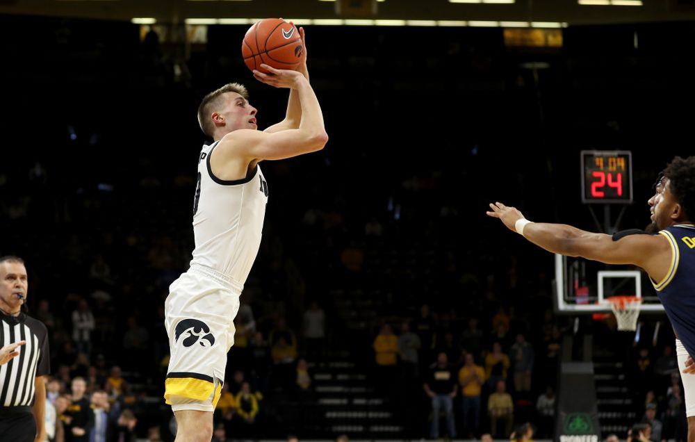 Iowa Hawkeyes guard Joe Wieskamp (10) against the Michigan Wolverines Friday, January 17, 2020 at Carver-Hawkeye Arena. (Brian Ray/hawkeyesports.com)