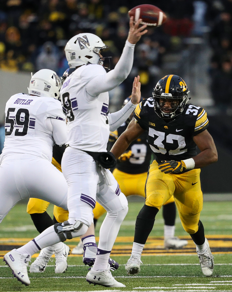 Iowa Hawkeyes linebacker Djimon Colbert (32) rushes the quarterback during a game against Northwestern at Kinnick Stadium on November 10, 2018. (Tork Mason/hawkeyesports.com)