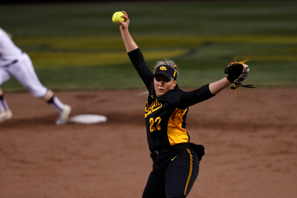 Iowa Hawkeyes starting pitcher/relief pitcher Kenzie Ihle (22) against the Minnesota Golden Gophers Friday, April 13, 2018 at Bob Pearl Field. (Brian Ray/hawkeyesports.com)