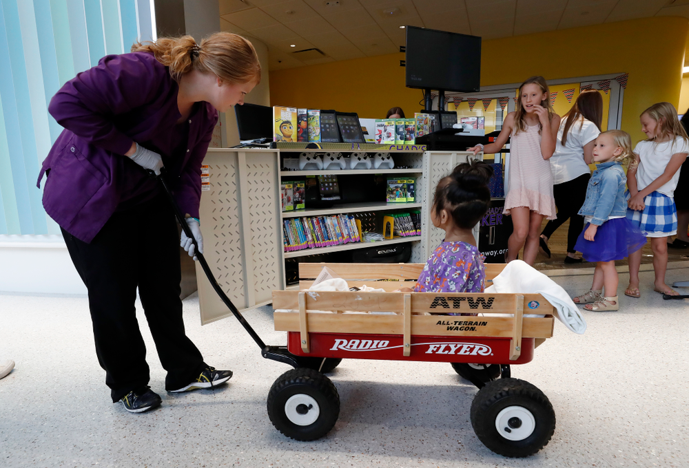 Former Hawkeye Football linebacker Chad Greenway's Lead the Way Foundation unveils their latest Greenway's Locker technology and media cabinet Friday, August 31, 2018 at the University of Iowa Stead Family Children's Hospital. Chad's Locker provides patients and their families access to notebook computers, movies and video game systems to occupy their time during their hospital stay. (Brian Ray/hawkeyesports.com)