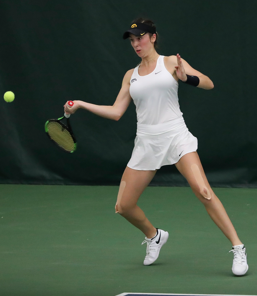 Samantha Mannix returns a shot in a doubles match during the second day of the ITA Central Regional Championships at the Hawkeye Tennis and Recreation Complex on October 13, 2018. (Tork Mason/hawkeyesports.com)