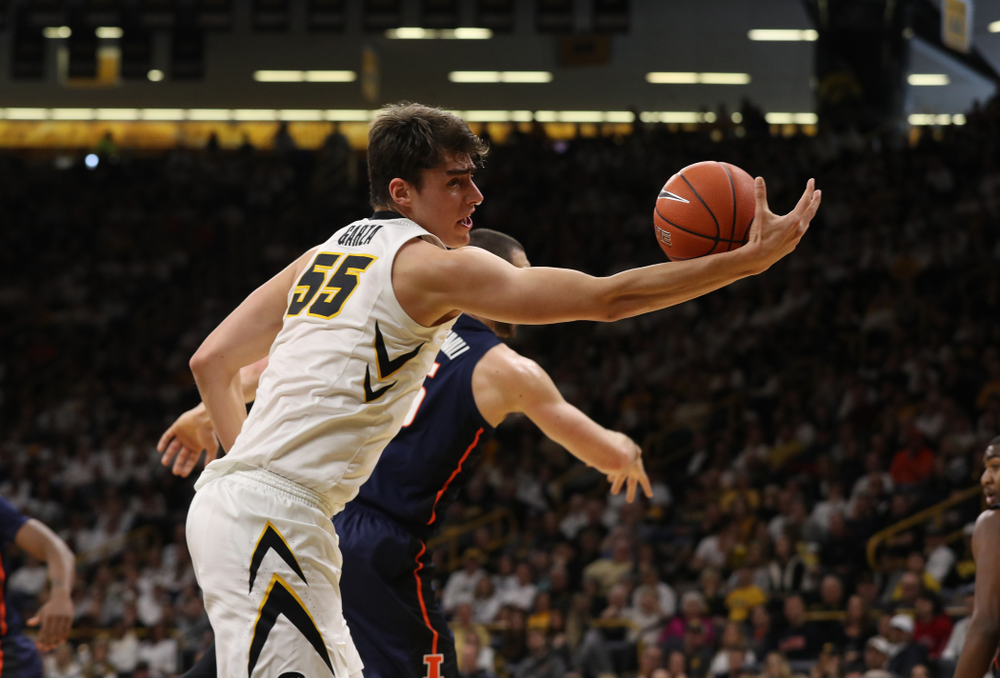 Iowa Hawkeyes forward Luka Garza (55) against the Illinois Fighting Illini Sunday, January 20, 2019 at Carver-Hawkeye Arena. (Brian Ray/hawkeyesports.com)
