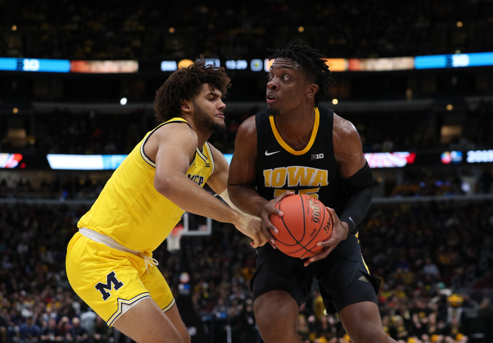 Iowa Hawkeyes forward Tyler Cook (25) against the Michigan Wolverines in the 2019 Big Ten Men's Basketball Tournament Friday, March 15, 2019 at the United Center in Chicago. (Brian Ray/hawkeyesports.com)