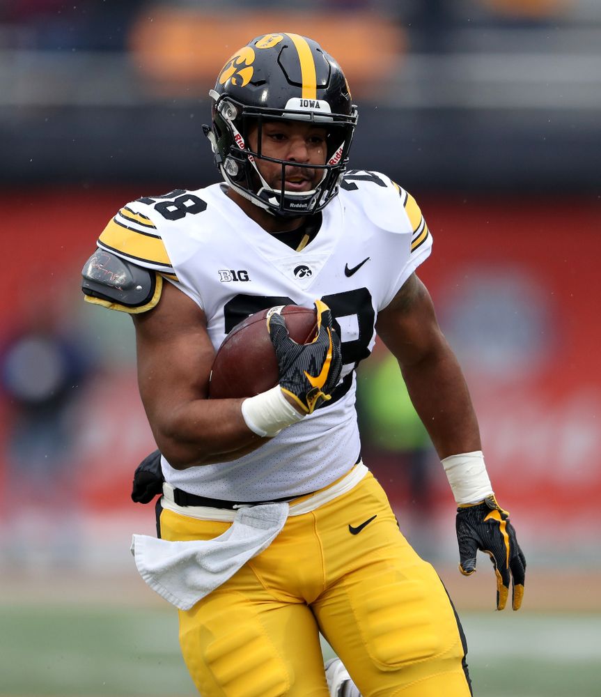 Iowa Hawkeyes running back Toren Young (28) against the Illinois Fighting Illini Saturday, November 17, 2018 at Memorial Stadium in Champaign, Ill. (Brian Ray/hawkeyesports.com)