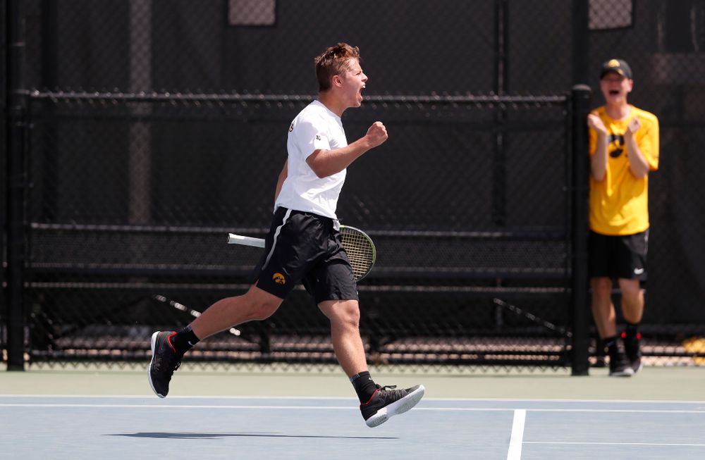 Will Davies against Northwestern in the first round of the 2018 Big Ten Men's Tennis Tournament Thursday, April 26, 2018 at the Hawkeye Tennis and Recreation Complex. (Brian Ray/hawkeyesports.com)