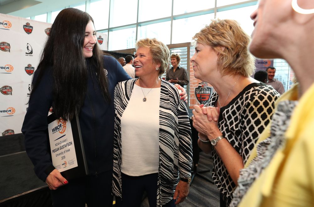 Iowa Hawkeyes forward Megan Gustafson (10), head coach Lisa Bluder, associate head coach Jan Jensen, and Ann Meyers Drysdale Wednesday, April 4, 2018 at Amalie Arena in Tampa, FL. (Brian Ray/hawkeyesports.com)