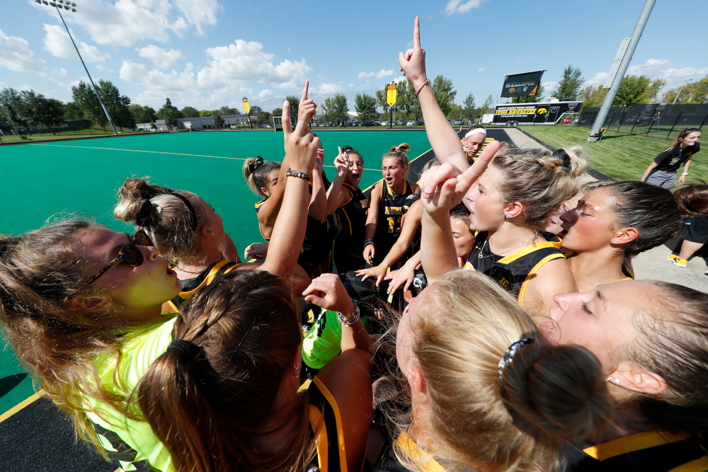The Iowa Hawkeyes gather before their game against the Penn Quakers Friday, September 14, 2018 at Grant Field. (Brian Ray/hawkeyesports.com)