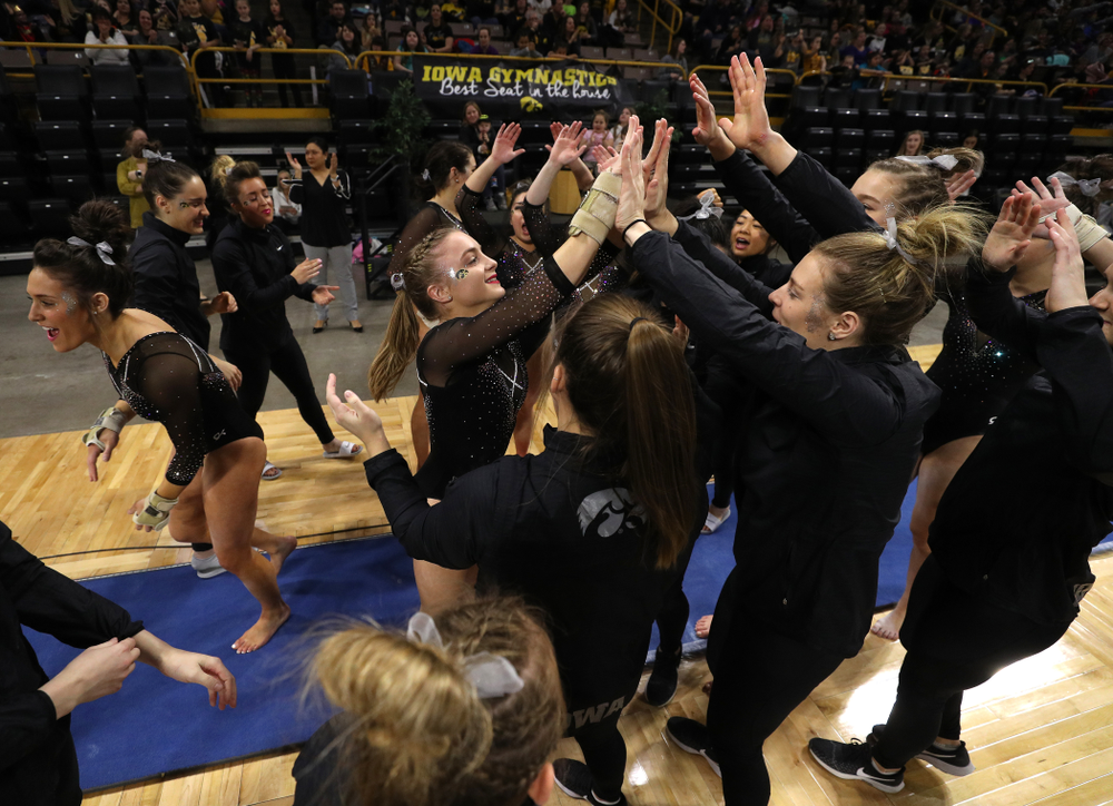 Iowa's Lauren Guerin competes on the vault against Illinois Saturday, February 16, 2019 at Carver-Hawkeye Arena. (Brian Ray/hawkeyesports.com)