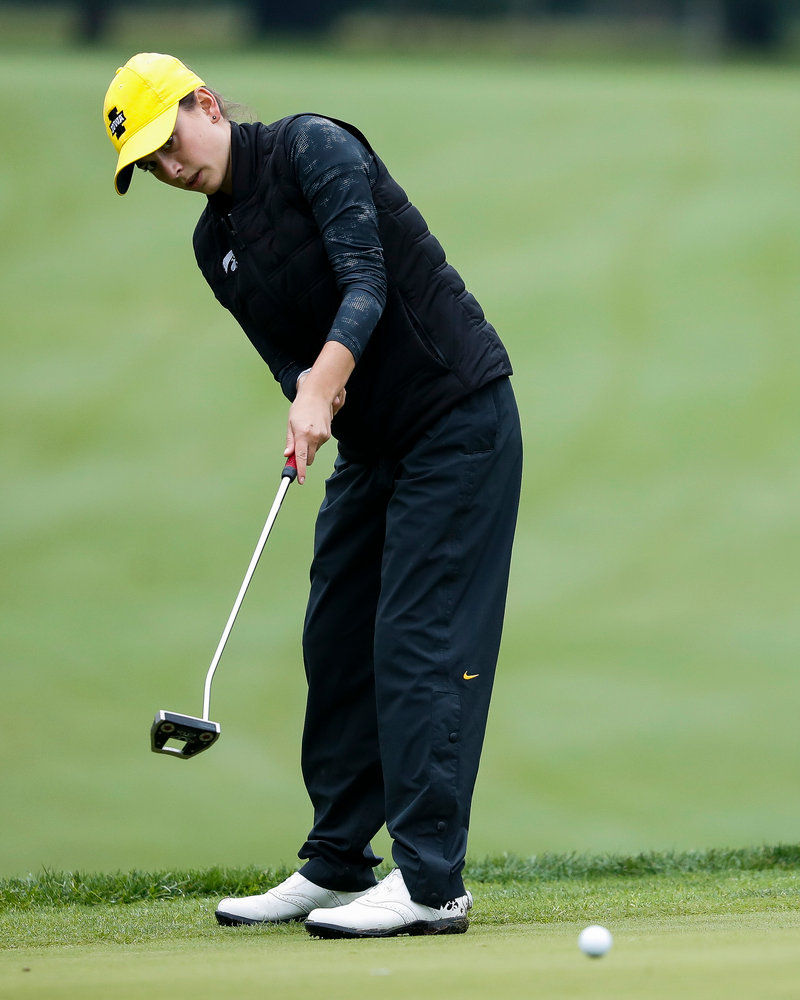 Iowa's Dana Lerner putts during the final round of the Diane Thomason Invitational at Finkbine Golf Course on September 30, 2018. (Tork Mason/hawkeyesports.com)
