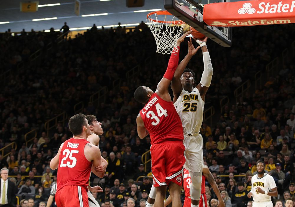 Iowa Hawkeyes forward Tyler Cook (25) against the Ohio State Buckeyes Saturday, January 12, 2019 at Carver-Hawkeye Arena. (Brian Ray/hawkeyesports.com)