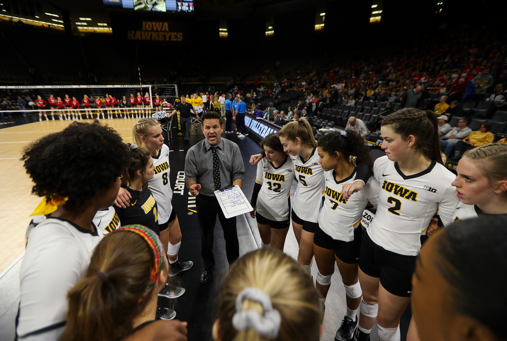 Iowa Hawkeyes head coach Bond Shymansky talks with the team before a match against Nebraska at Carver-Hawkeye Arena on November 7, 2018. (Tork Mason/hawkeyesports.com)