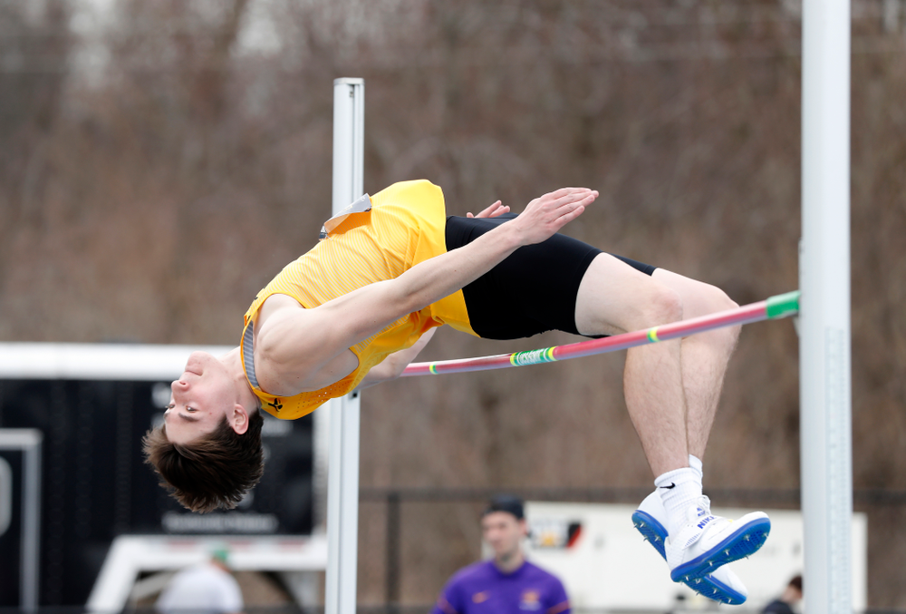 Iowa's Jay Hunt competes in the high jump during the 2018 MUSCO Twilight Invitational Thursday, April 12, 2018 at the Cretzmeyer Track. (Brian Ray/hawkeyesports.com)