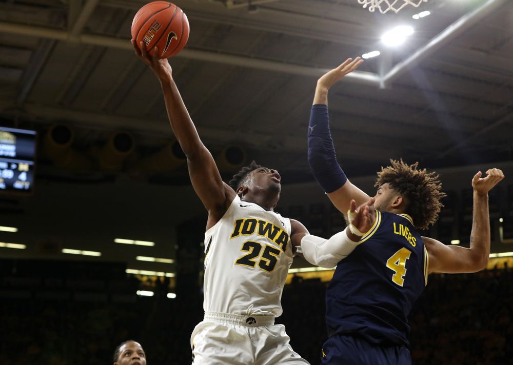 Iowa Hawkeyes forward Tyler Cook (25) against the Michigan Wolverines Friday, February 1, 2019 at Carver-Hawkeye Arena. (Brian Ray/hawkeyesports.com)