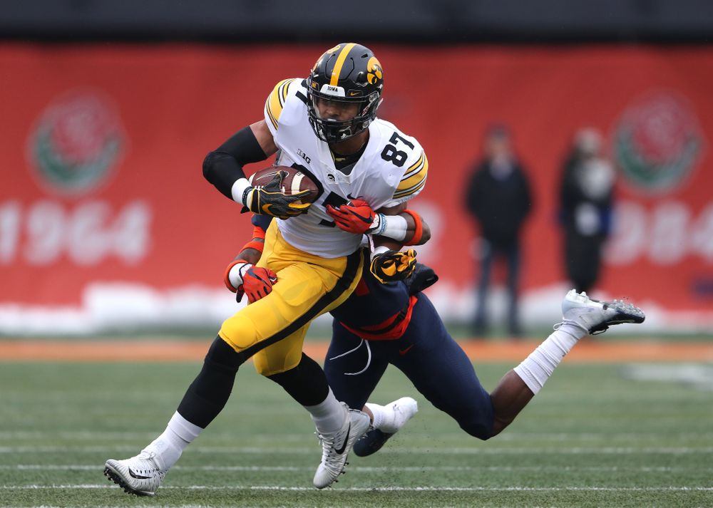 Iowa Hawkeyes tight end Noah Fant (87) against the Illinois Fighting Illini Saturday, November 17, 2018 at Memorial Stadium in Champaign, Ill. (Brian Ray/hawkeyesports.com)