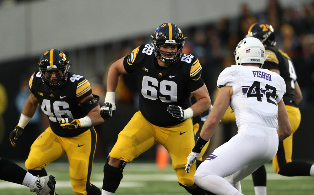 Iowa Hawkeyes offensive lineman Keegan Render (69) against the Northwestern Wildcats Saturday, November 10, 2018 at Kinnick Stadium. (Brian Ray/hawkeyesports.com)