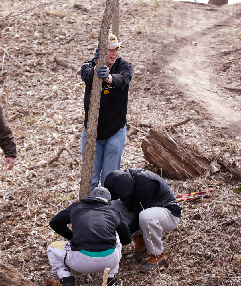 Hawkeye Football players volunteer during the Iowa Athletics Department's annual Day of Caring Sunday, April 22, 2018. (Brian Ray/hawkeyesports.com)