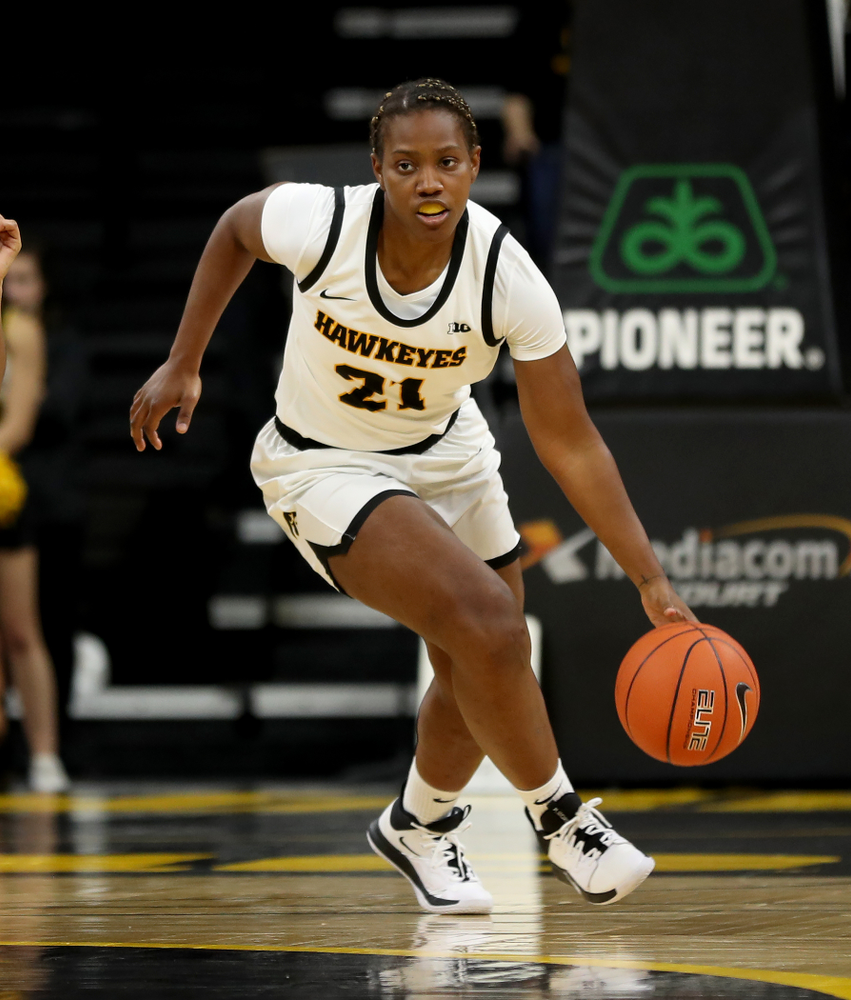 Iowa Hawkeyes guard Zion Sanders (21) against North Carolina Central Saturday, December 14, 2019 at Carver-Hawkeye Arena. (Brian Ray/hawkeyesports.com)