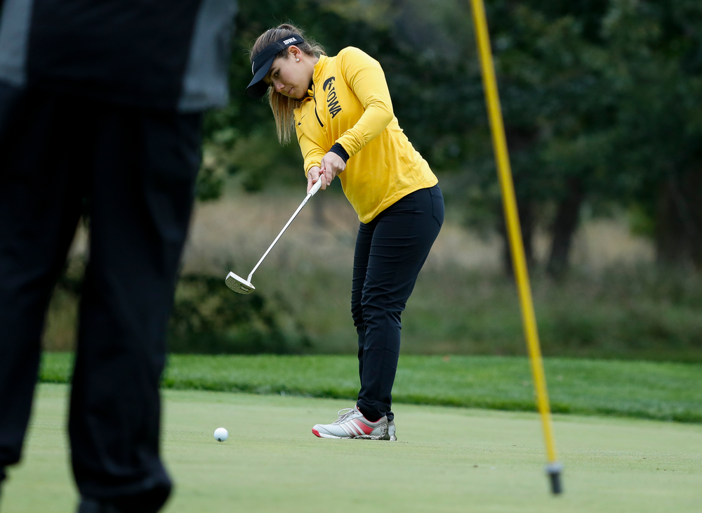 222Iowa's Manuela Lizarazu putts during the Diane Thomason Invitational at Finkbine Golf Course on September 29, 2018. (Tork Mason/hawkeyesports.com)