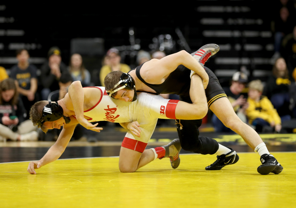Iowa’s Spencer Lee wrestles Nebraska’s Alex Thomsen at 125 pounds Saturday, January 18, 2020 at Carver-Hawkeye Arena. Lee won the match with an 18-0 technical fall. (Brian Ray/hawkeyesports.com)