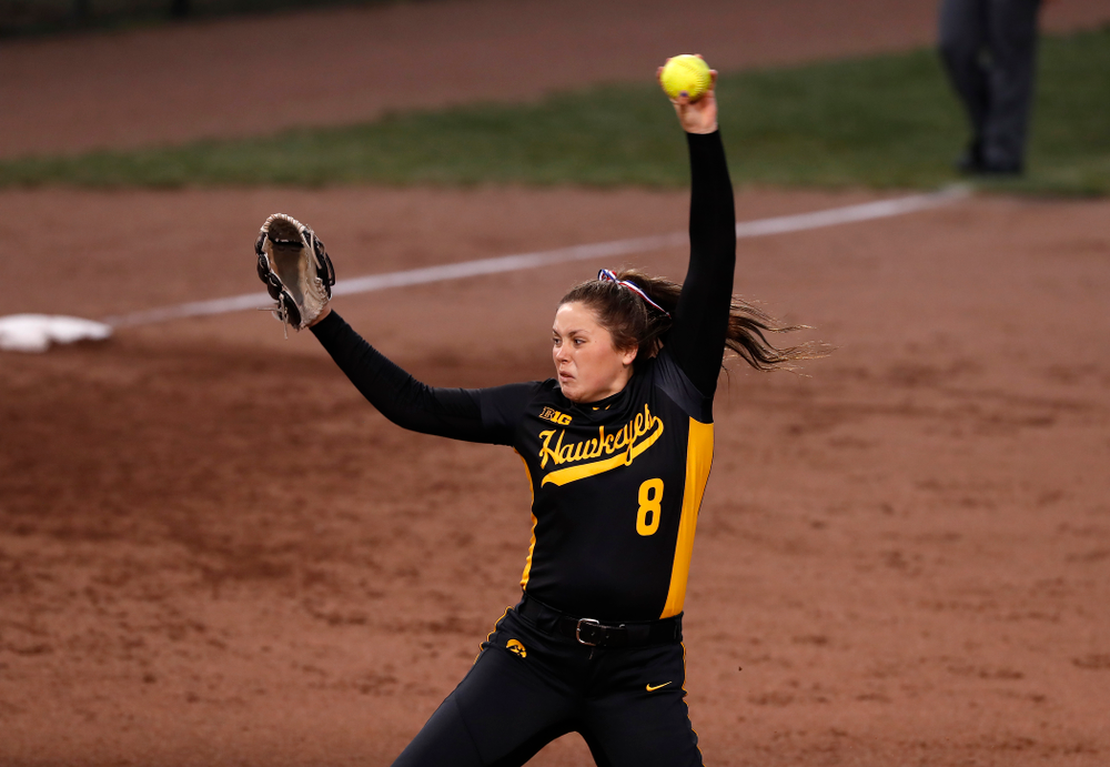 Iowa Hawkeyes starting pitcher/relief pitcher Lauren Shaw (8) against the Minnesota Golden Gophers Friday, April 13, 2018 at Bob Pearl Field. (Brian Ray/hawkeyesports.com)
